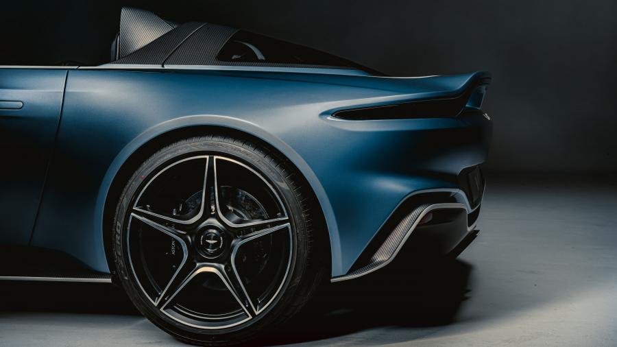 Детали экстерьера Aston Martin V12 Speedster 2020 года  (WW) (фото 32 из 39)